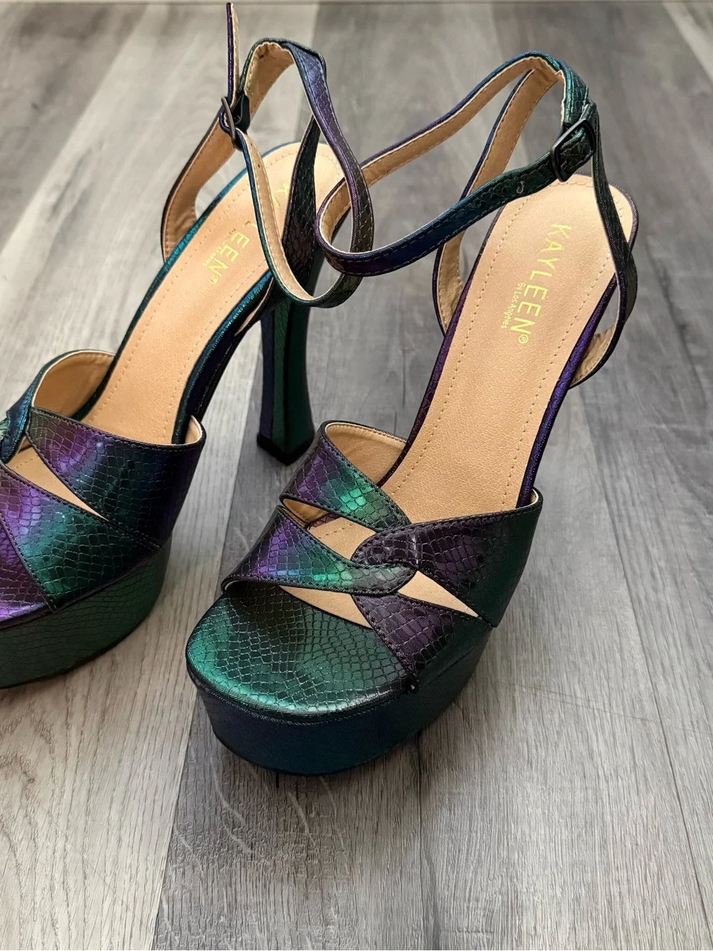 NWOB Iridescent Green-Purple Platform Sandals Size 9